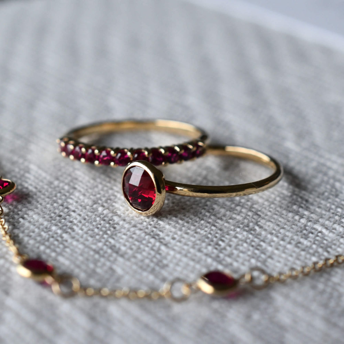 Grand Ruby Ring in 14k Gold (July)