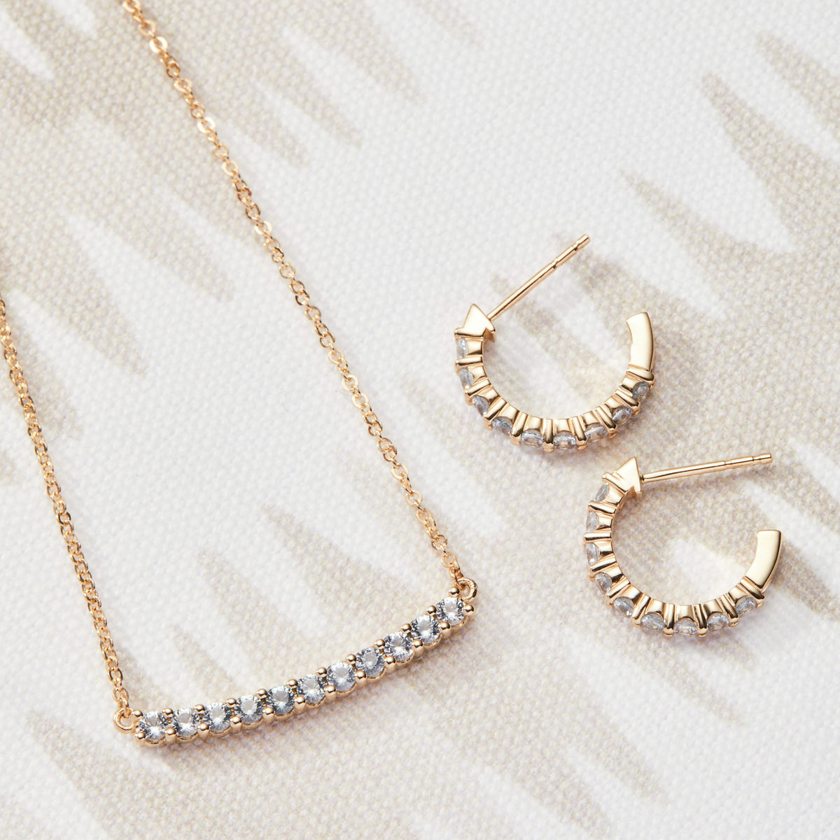 Rosecliff Aquamarine Bar Necklace in 14k Gold (March)