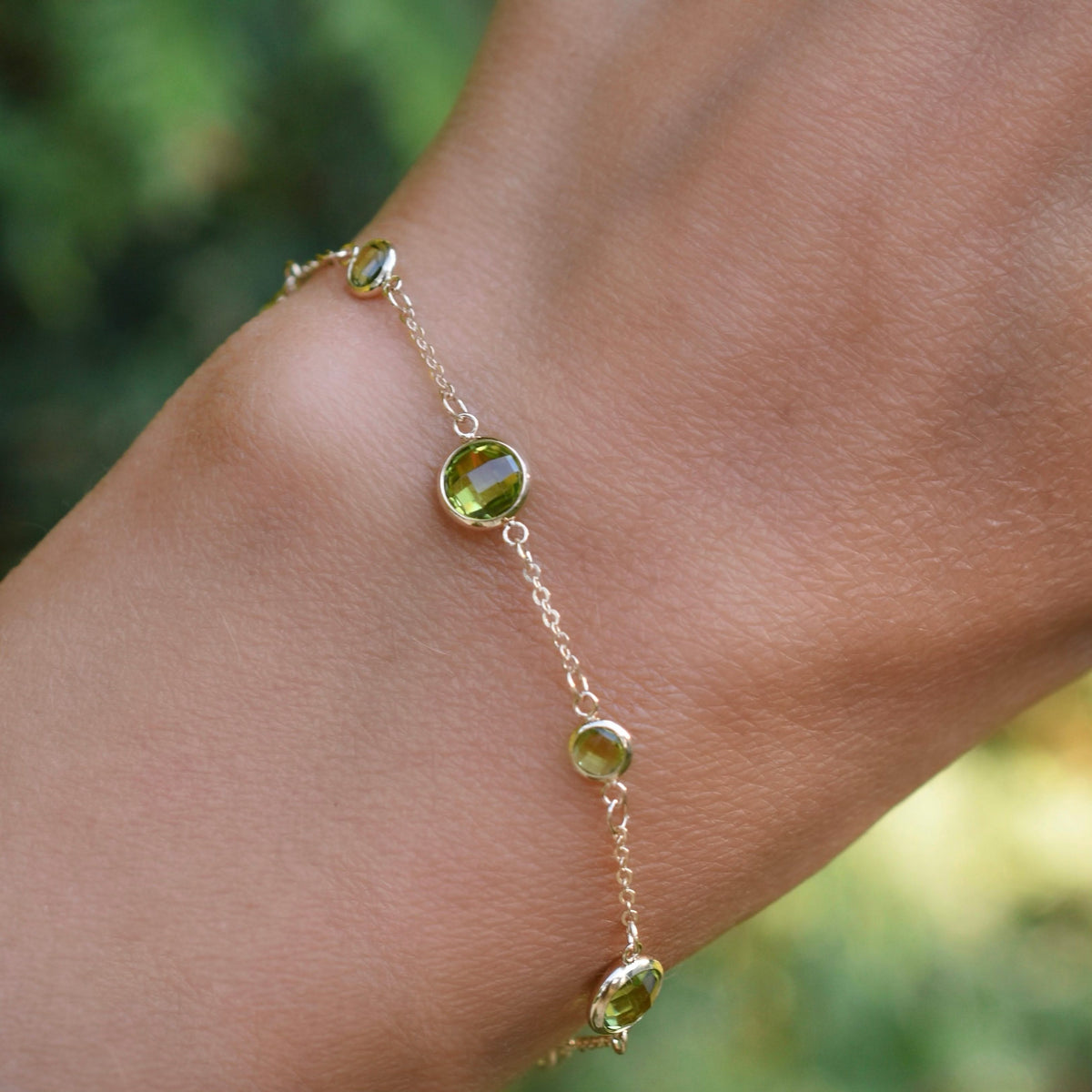 Bayberry Grand & Petite 7 Peridot Bracelet in 14k Gold (August)