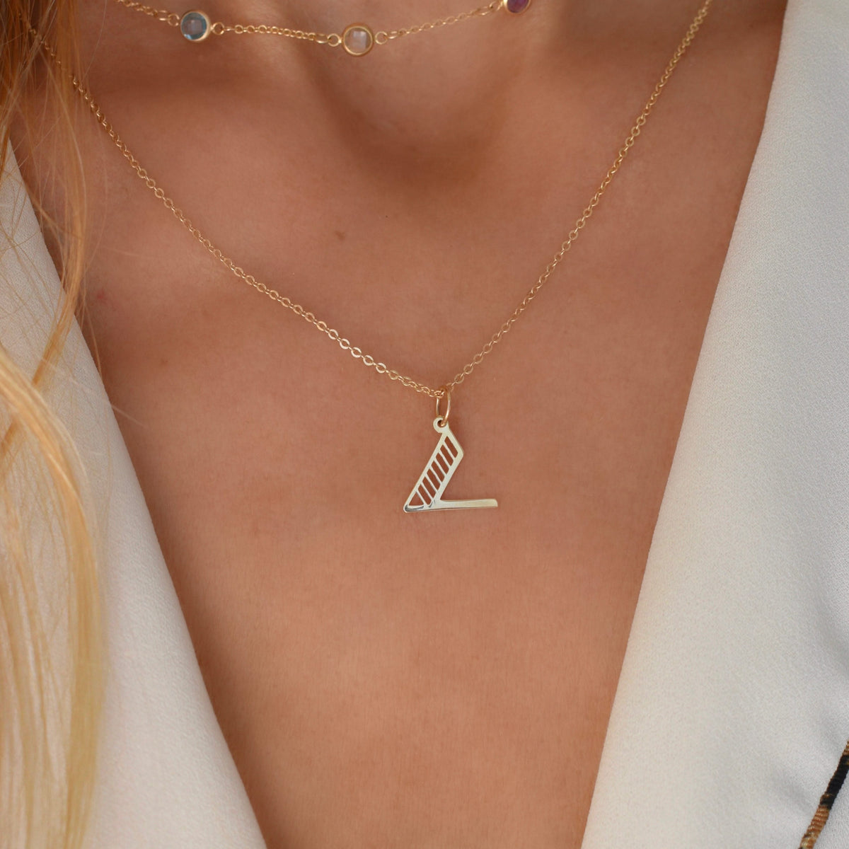 Essex Letter V Pendant in 14k Gold