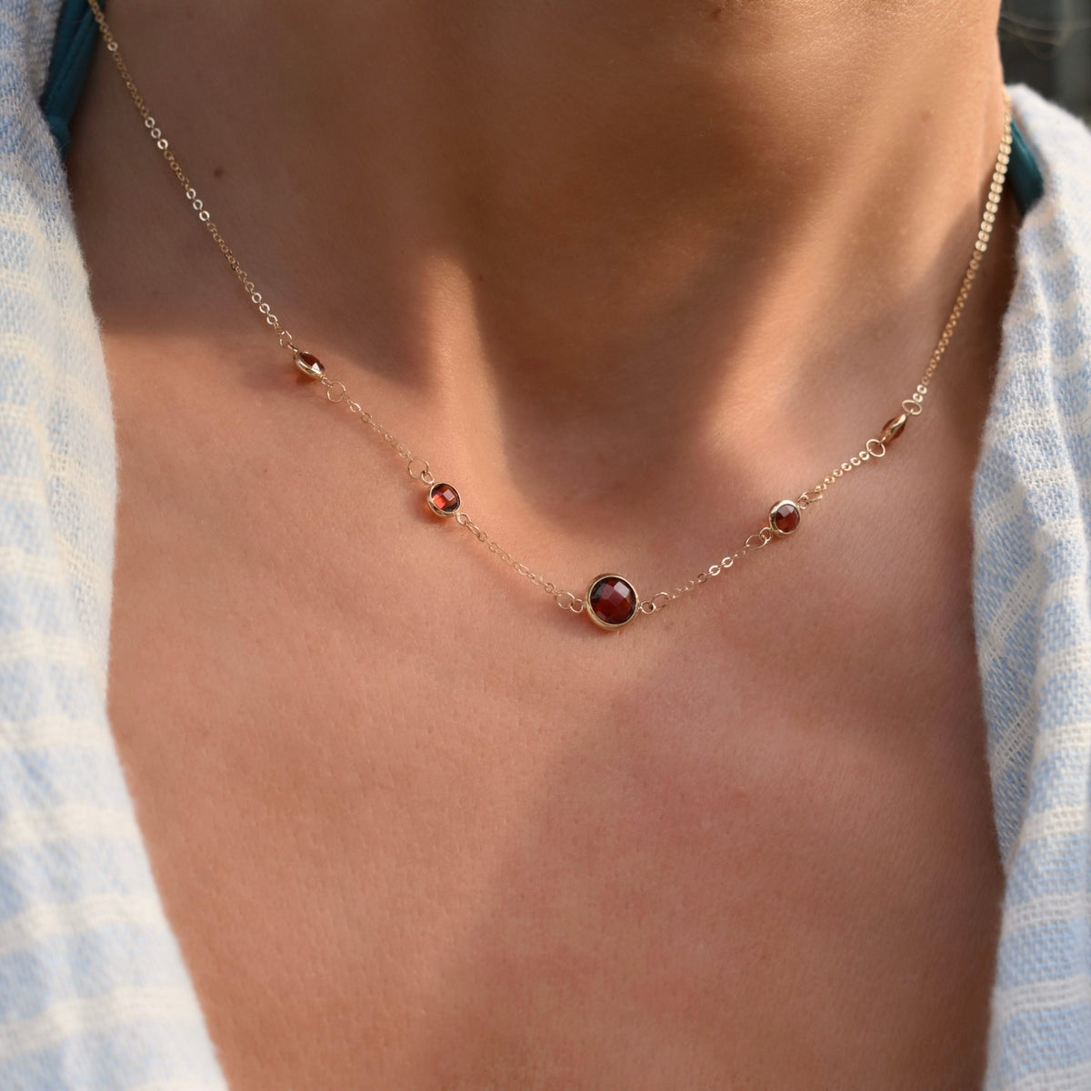 1 Grand & 4 Petite Garnet Necklace in 14k Gold (January)