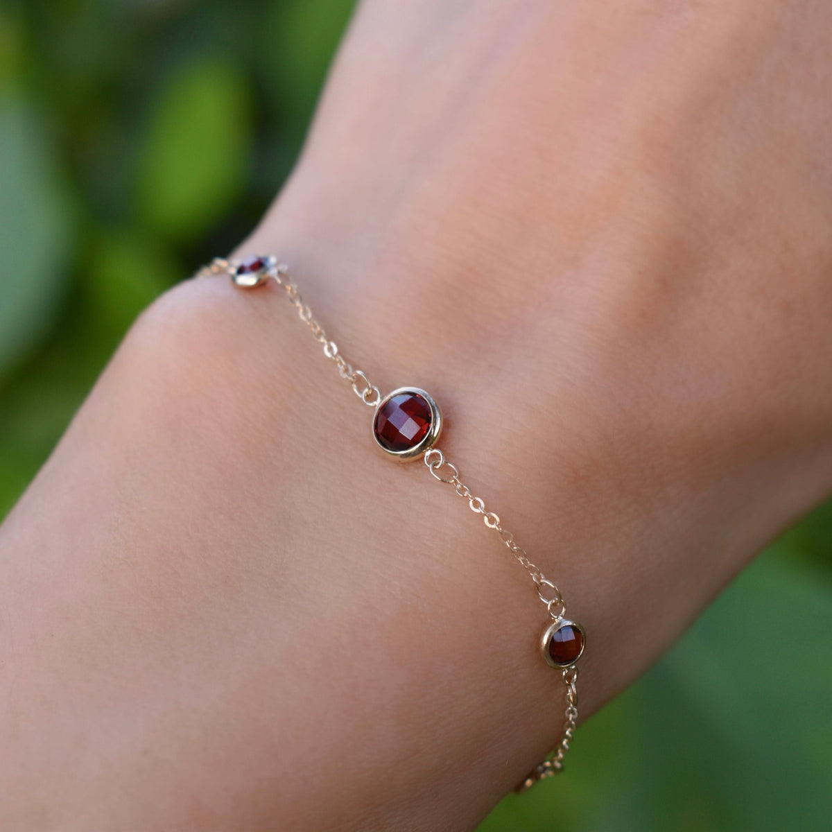 1 Grand & 4  Petite Garnet Bracelet in 14k Gold (January)