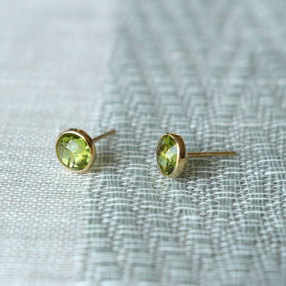 Grand Peridot Stud Earrings in 14k Gold (August)