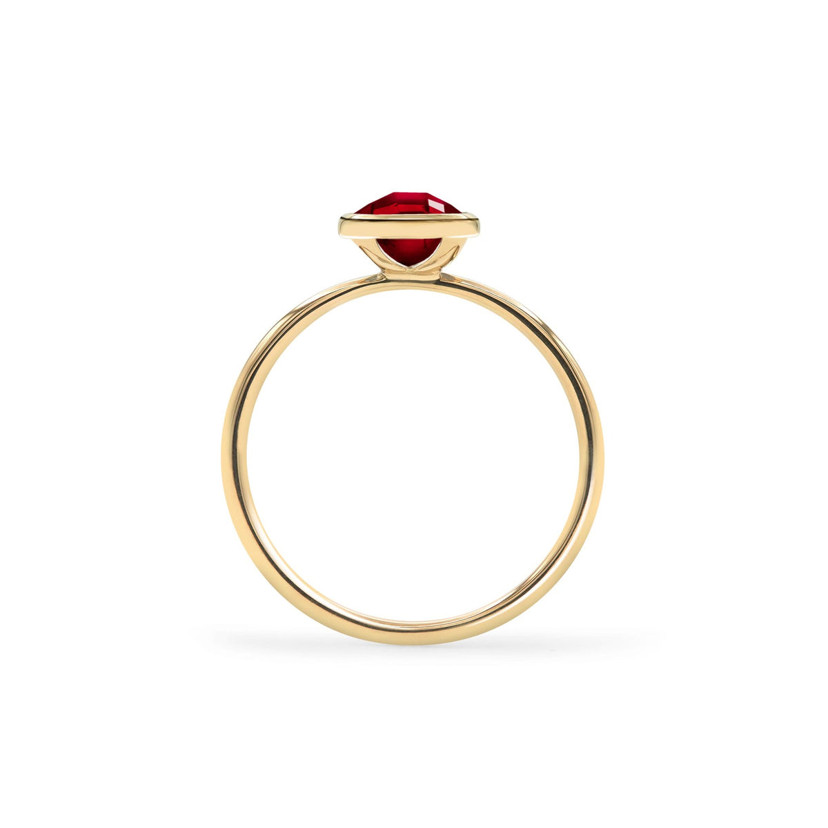 Grand Garnet Ring in 14k Gold (January)