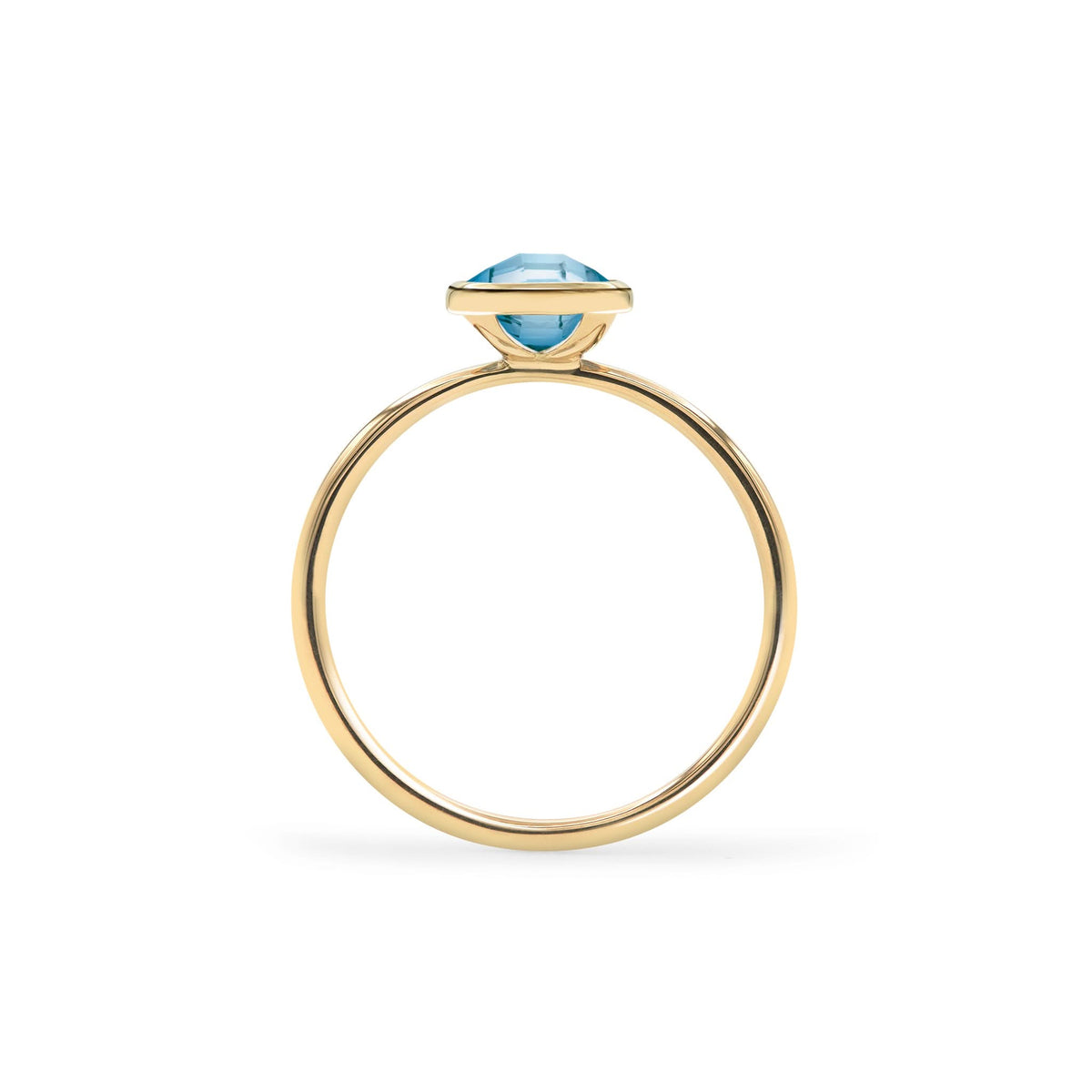 Grand Nantucket Blue Topaz Ring in 14k Gold (December)