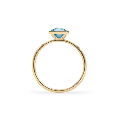 Grand Nantucket Blue Topaz Ring in 14k Gold (December)