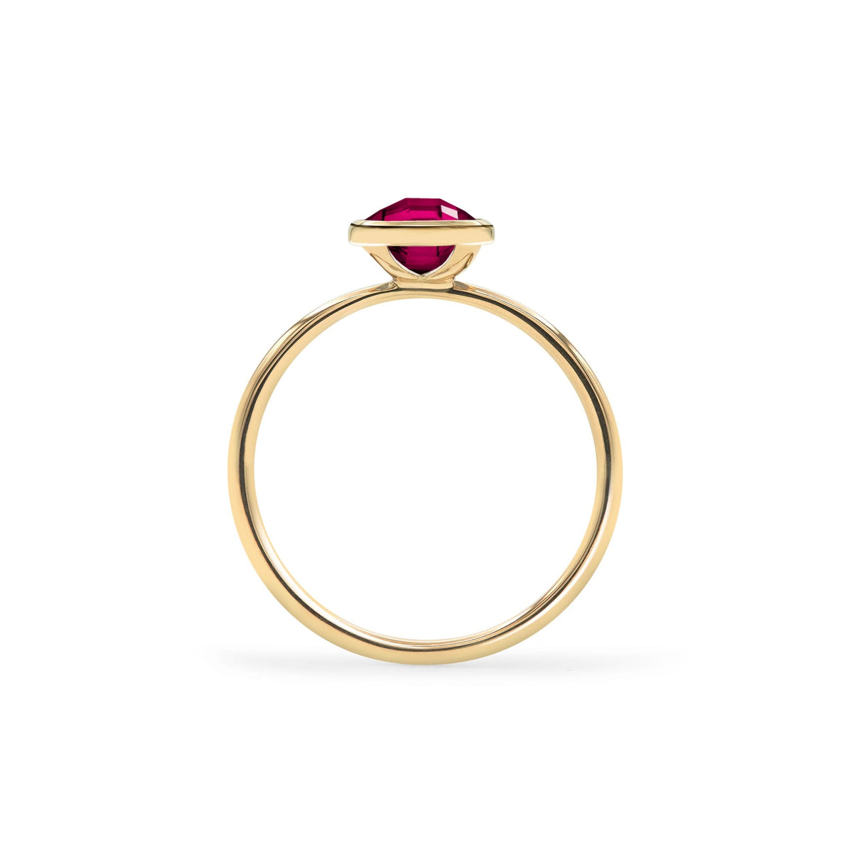 Grand Ruby Ring in 14k Gold (July)