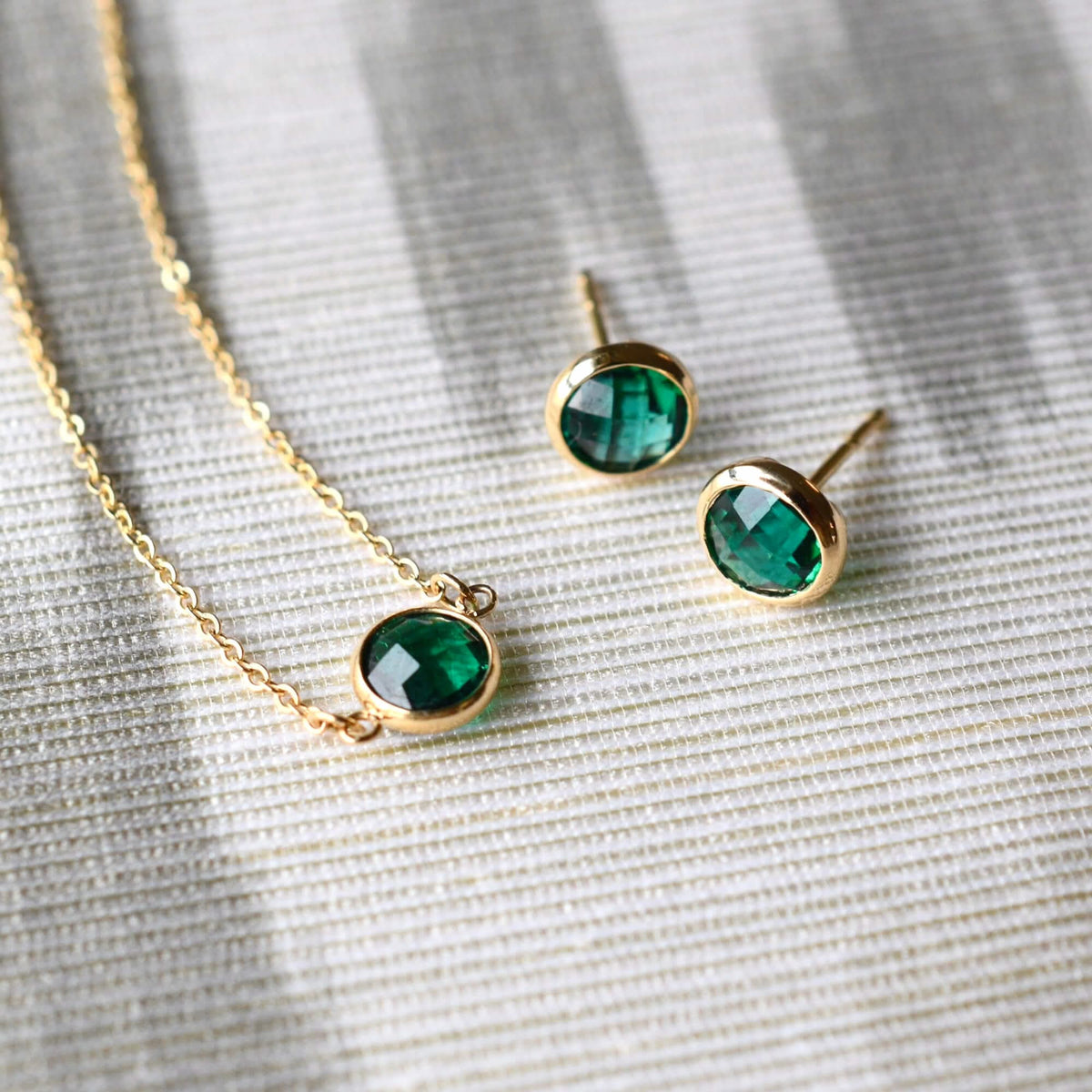 Grand 1 Emerald Necklace and Earrings Set in 14k Gold (May)