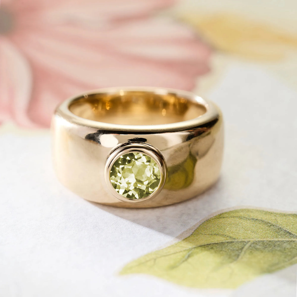 Jamestown Lemon Verbena Quartz Band Ring in 14k Gold (August)