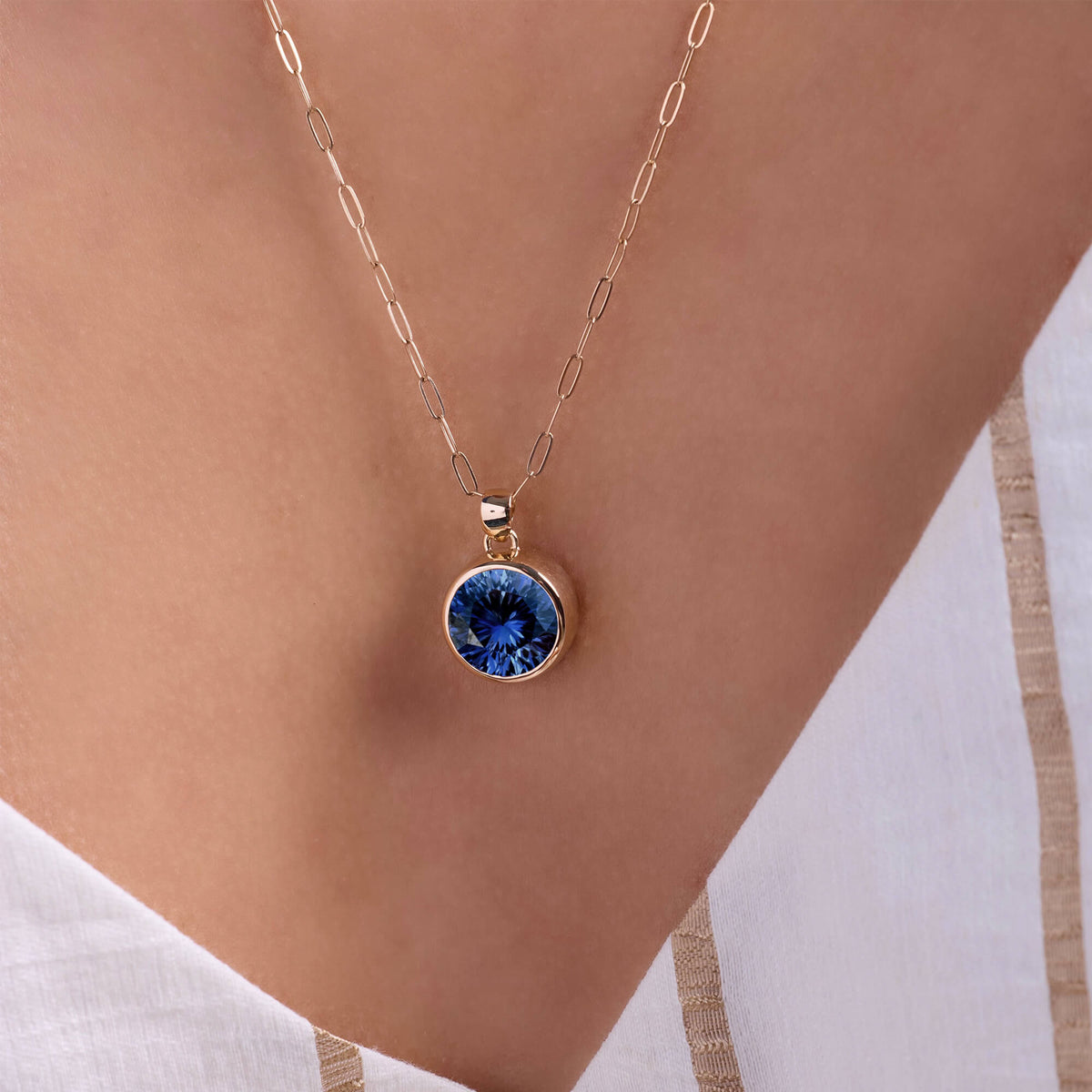 Jamestown Sapphire Pendant in 14k Gold (September)