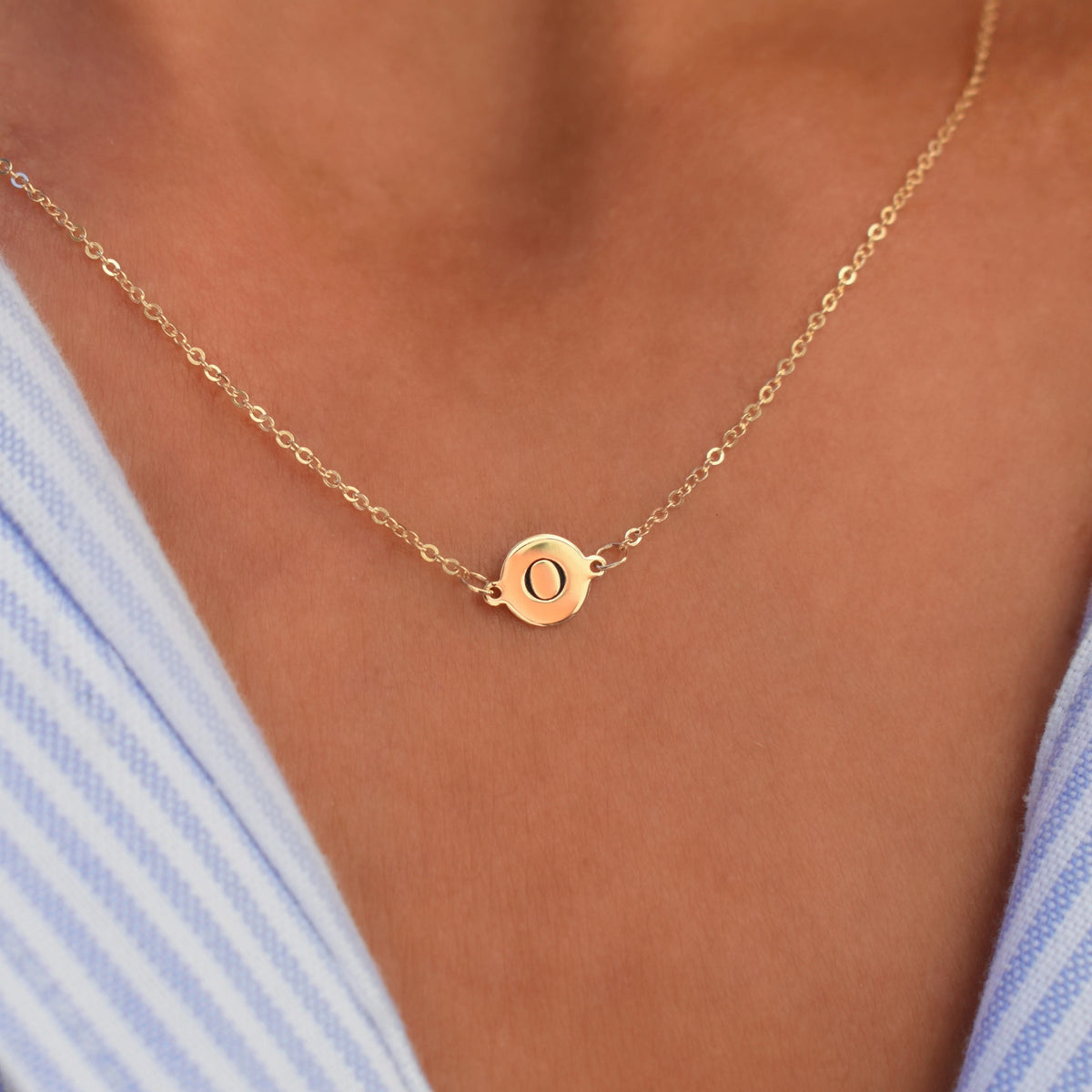 Letter O Necklace in 14k Gold
