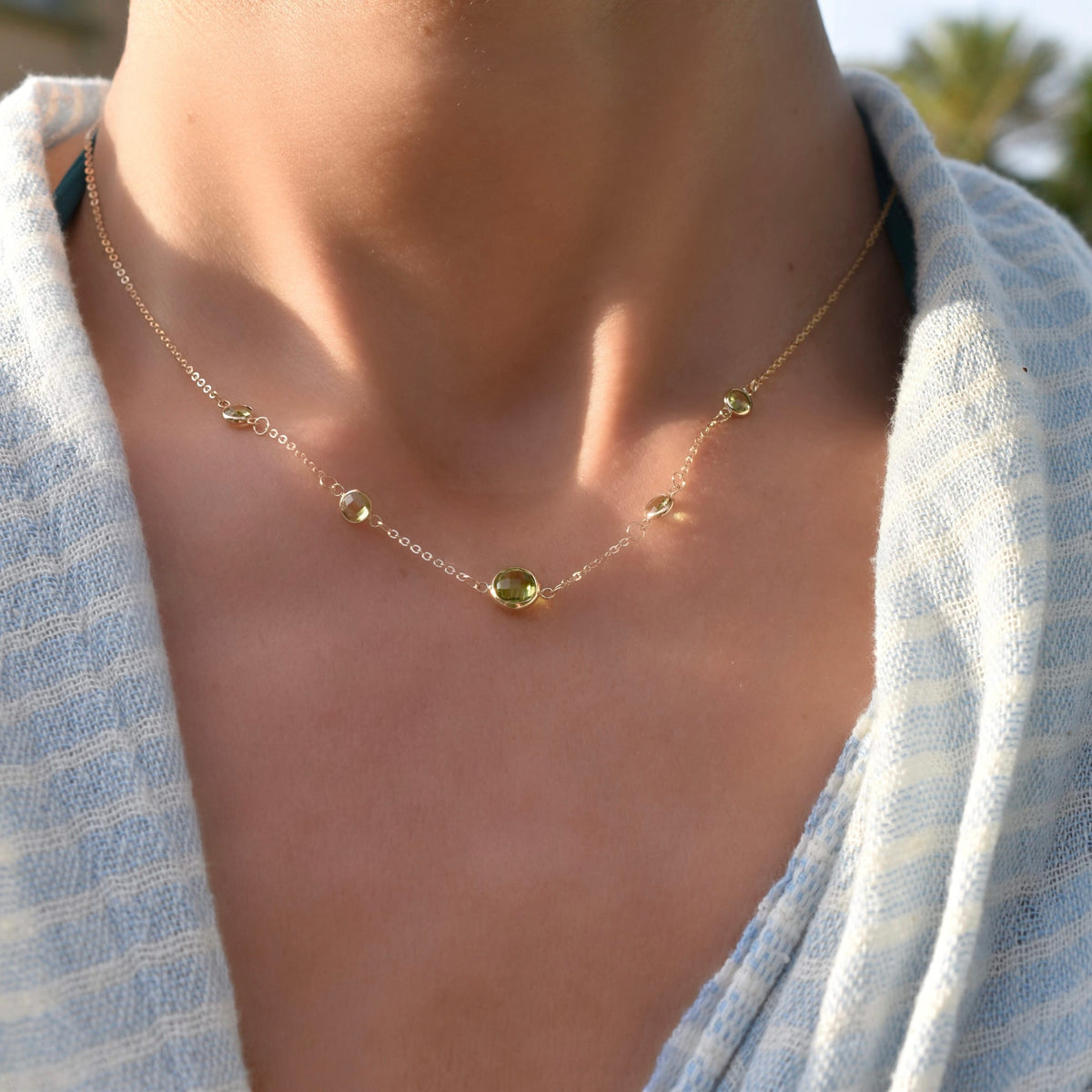 1 Grand & 4 Petite Peridot Necklace in 14k Gold (August)
