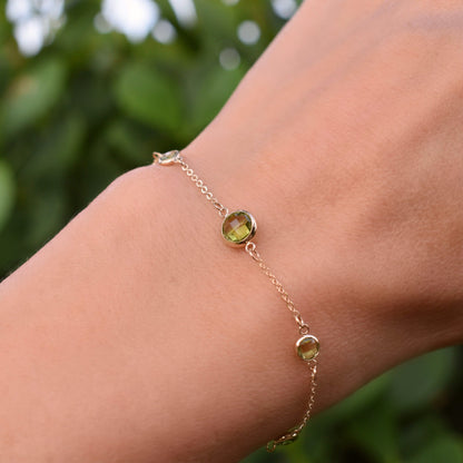 1 Grand & 4 Petite Peridot Bracelet in 14k Gold (August)