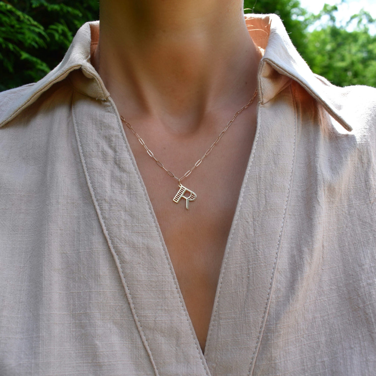 Essex Letter R Pendant in 14k Gold