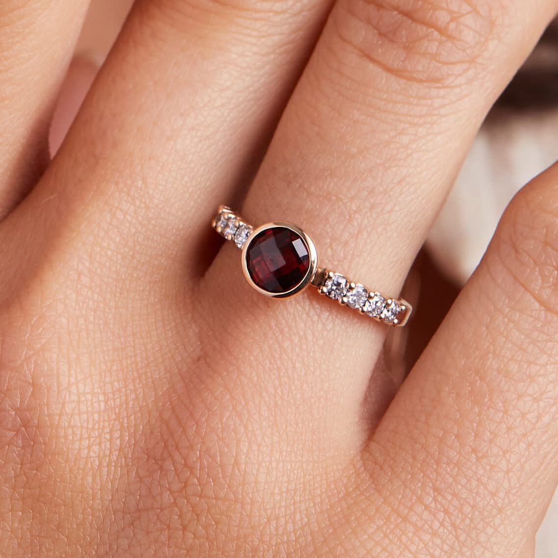 Rosecliff Grand Garnet Ring in 14k Gold (January)