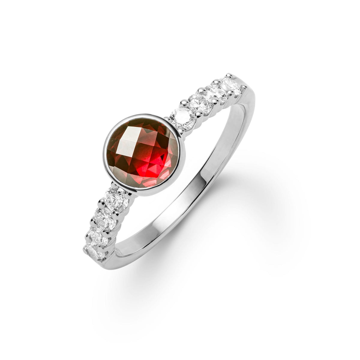 Rosecliff Grand Garnet Ring in 14k Gold (January)
