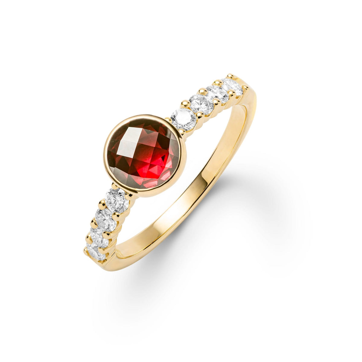Rosecliff Grand Garnet Ring in 14k Gold (January)