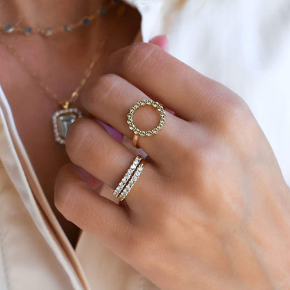 Rosecliff Circle Peridot Ring in 14k Gold (August)