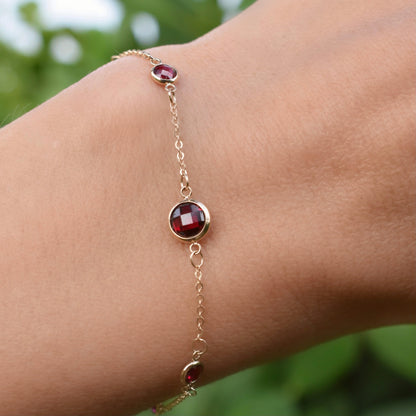 1 Grand & 4 Petite Ruby Bracelet in 14k Gold (July)