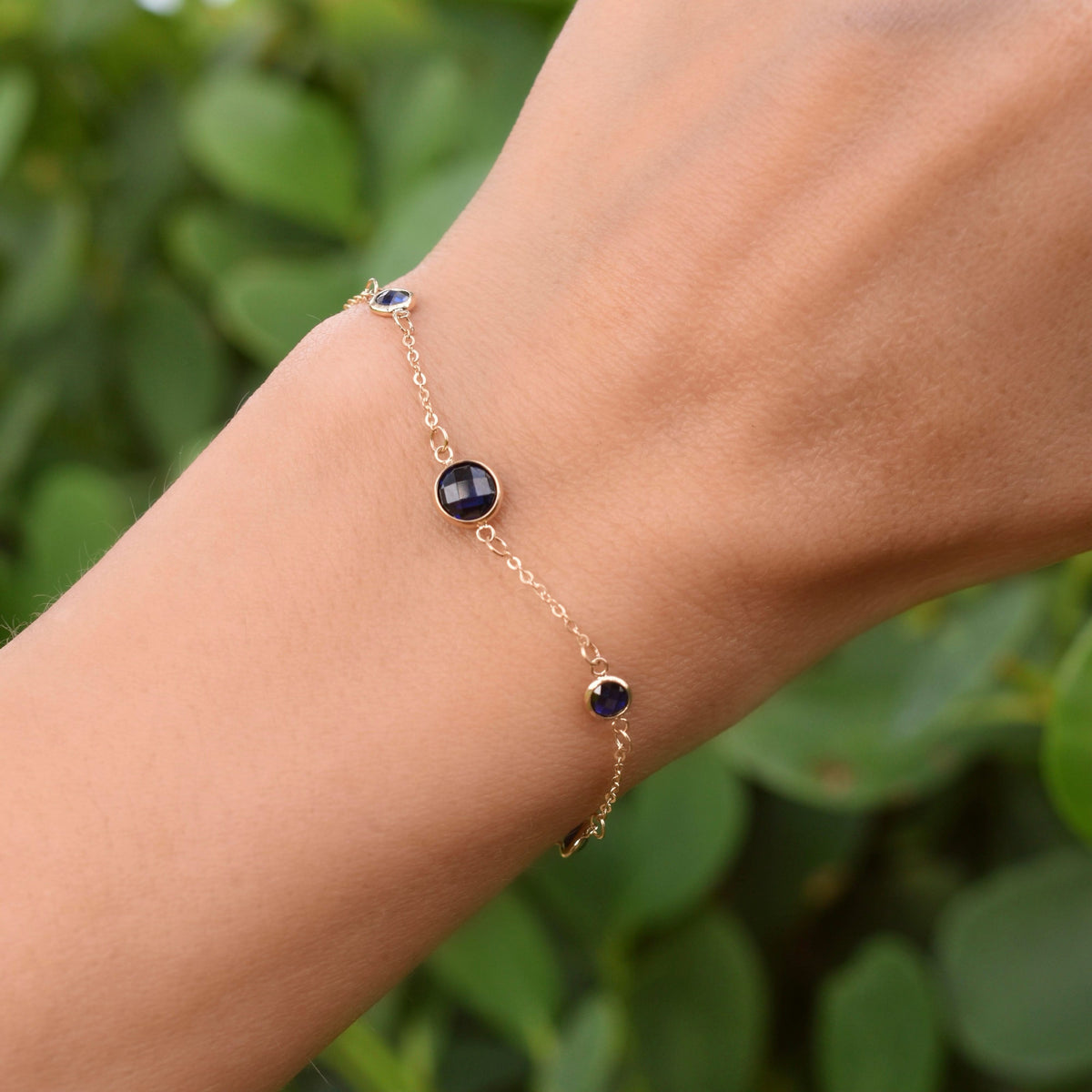 1 Grand & 4 Petite Sapphire Bracelet in 14k Gold (September)