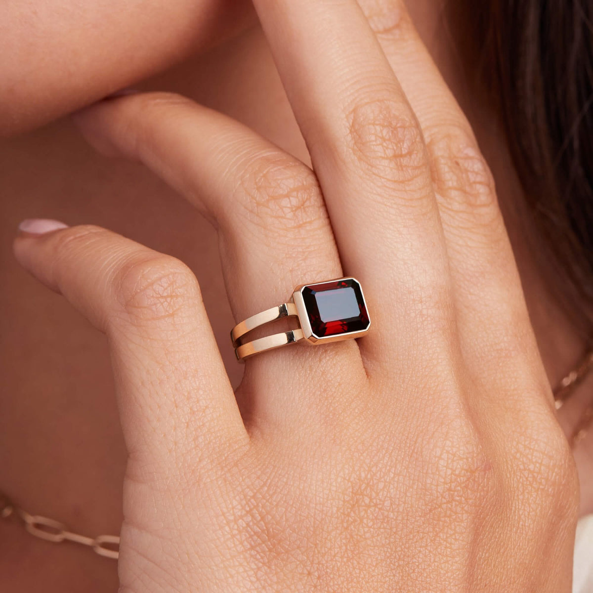 Warren Horizontal Garnet Ring in 14k Gold (January)