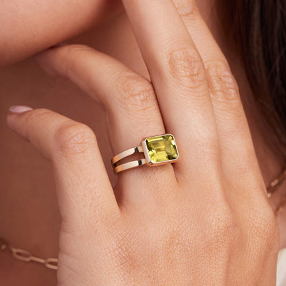 Warren Horizontal Lemon Verbena Quartz Ring in 14k Gold (August)