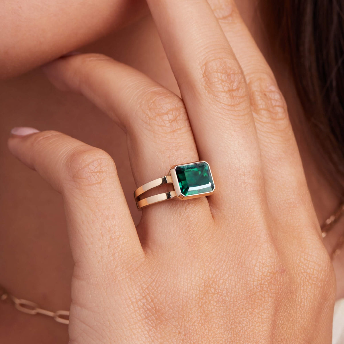 Warren Horizontal Emerald Ring in 14k Gold (May)