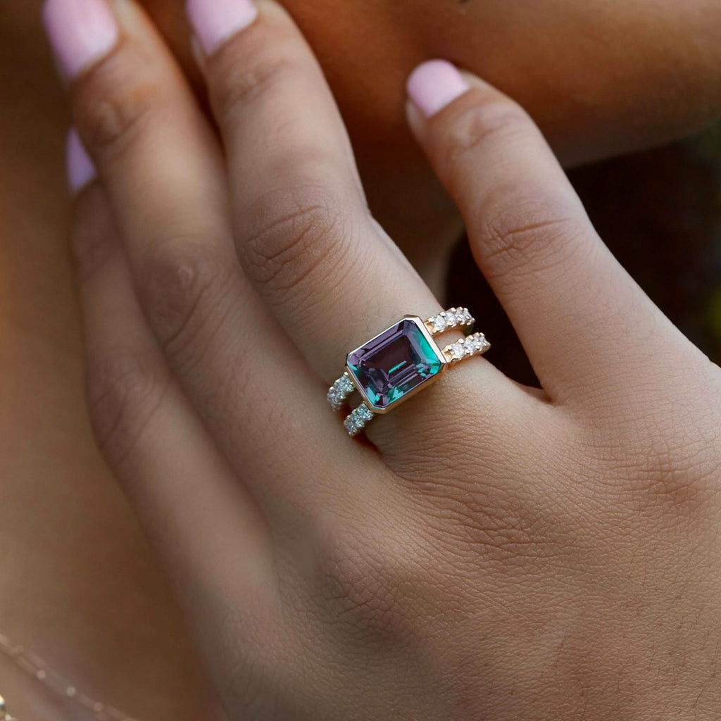 Warren Horizontal Alexandrite Ring with Diamonds in 14k Gold (June)