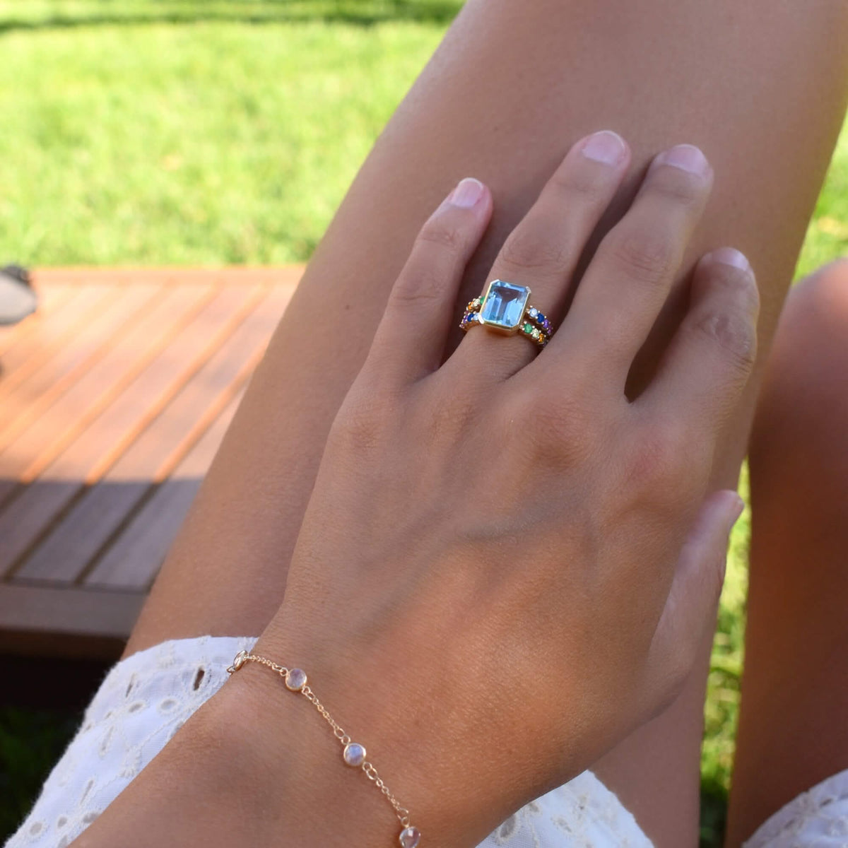 Rainbow Warren Vertical Ring in 14k Gold
