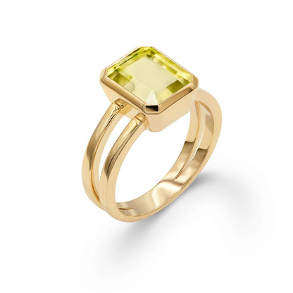 Warren Vertical Lemon Verbena Quartz Ring in 14k Gold (August)