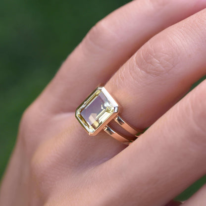 Warren Vertical Lemon Verbena Quartz Ring in 14k Gold (August)