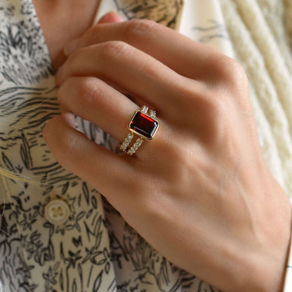 Warren Vertical Garnet Ring with Diamonds in 14k Gold (January)