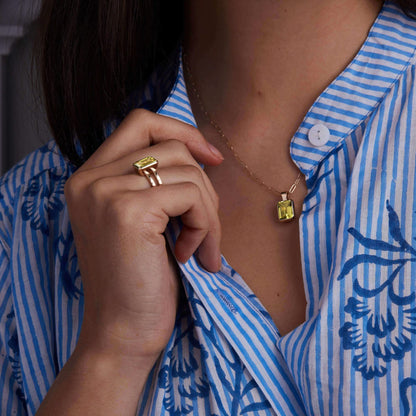 Warren Vertical Lemon Verbena Quartz Ring in 14k Gold (August)