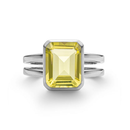 Warren Vertical Lemon Verbena Quartz Ring in 14k Gold (August)