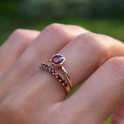 Grand Garnet Ring in 14k Gold (January)