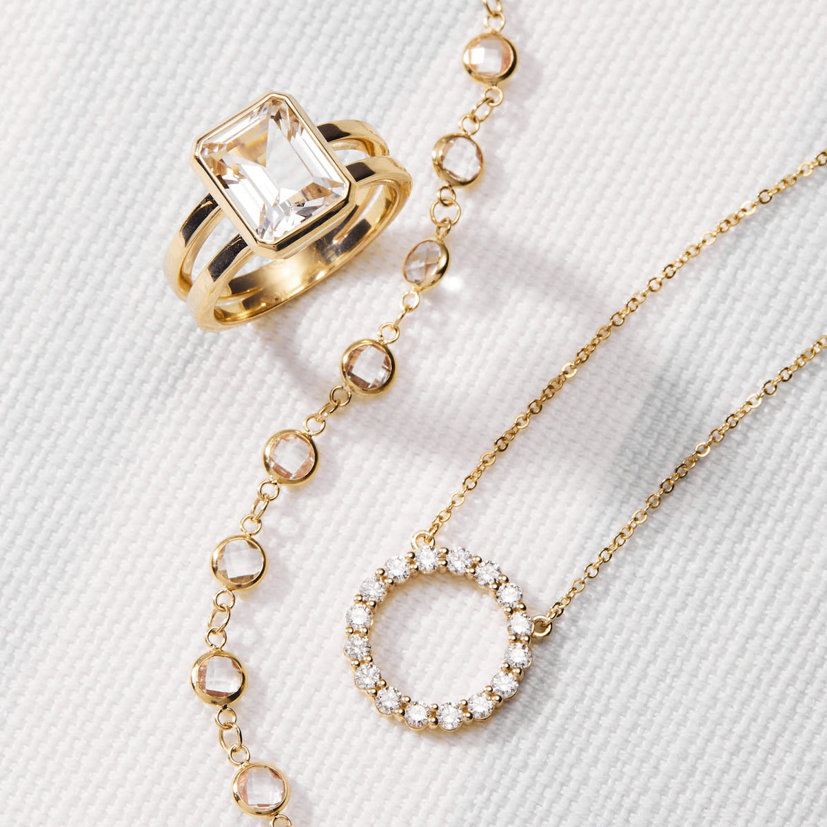 Warren Vertical White Topaz Ring in 14k Gold (April)