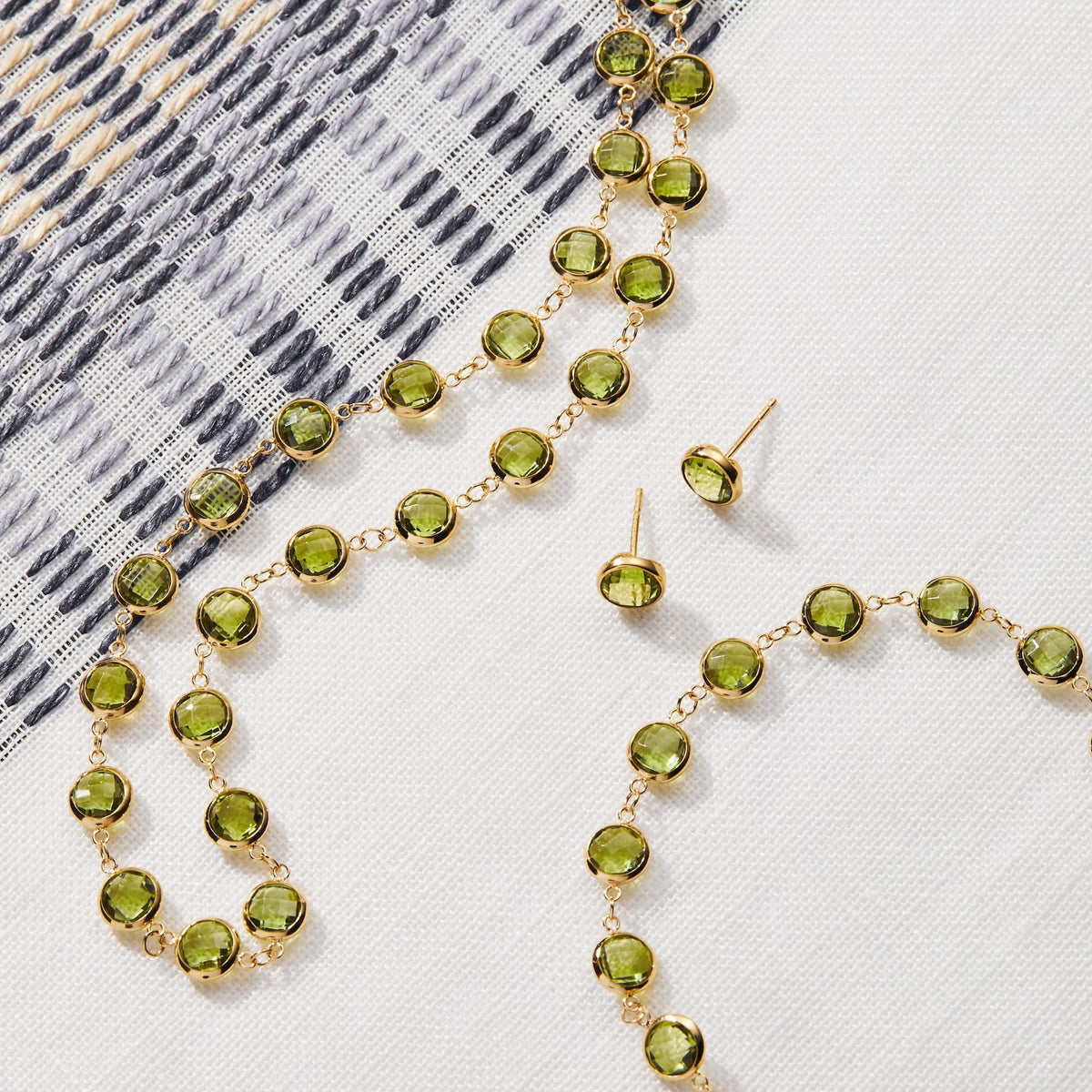 Newport Grand Peridot Necklace in 14k Gold (August)