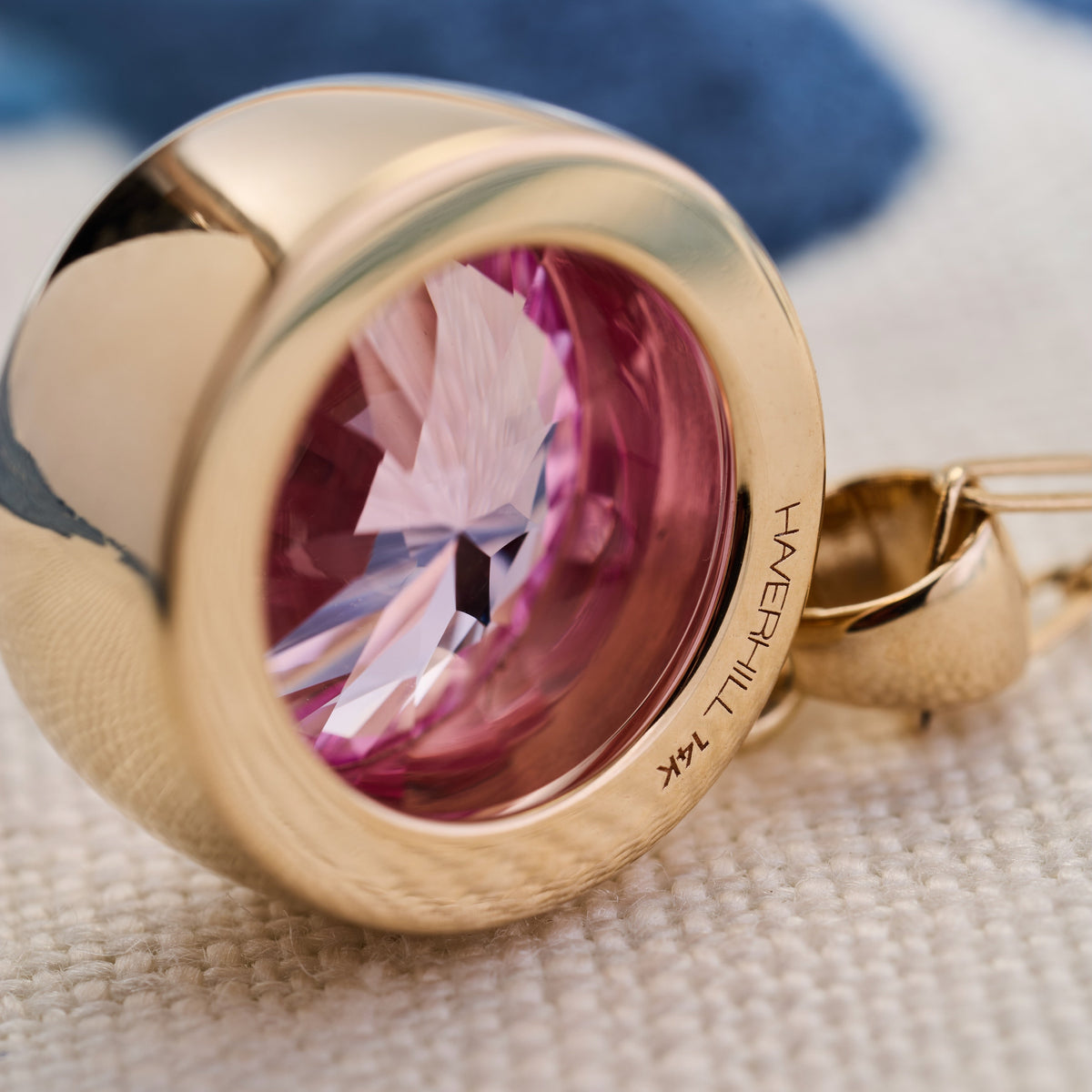 Jamestown Birthstone Pendant in 14k Gold