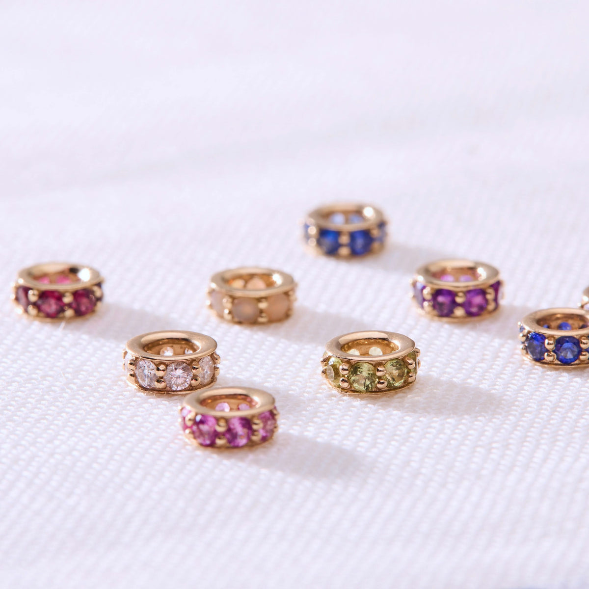 Rosecliff Peridot Bead in 14k Gold (August)