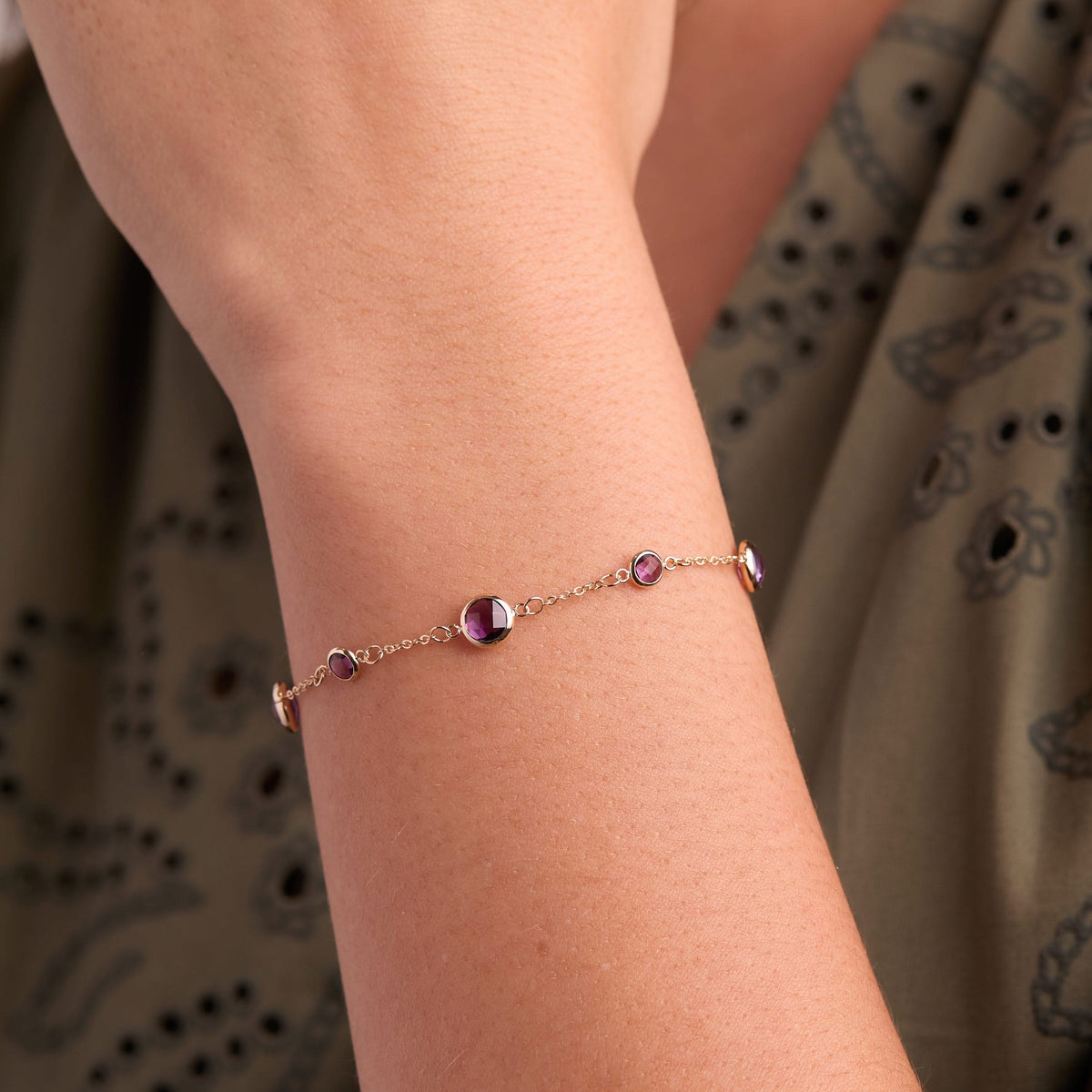 Bayberry Grand & Petite 7 Amethyst Bracelet in 14k Gold (February)