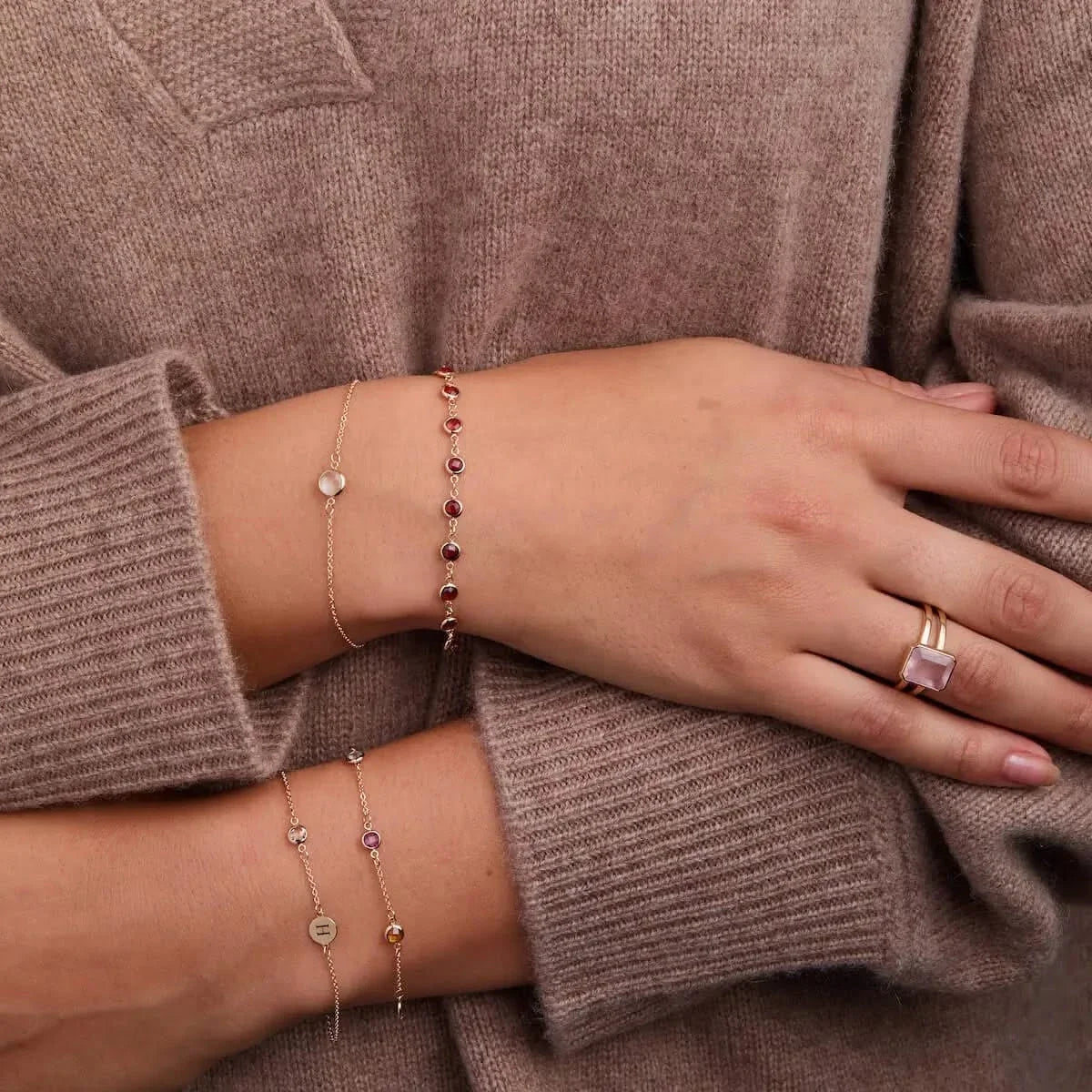 Newport Garnet Bracelet in 14k Gold (January)