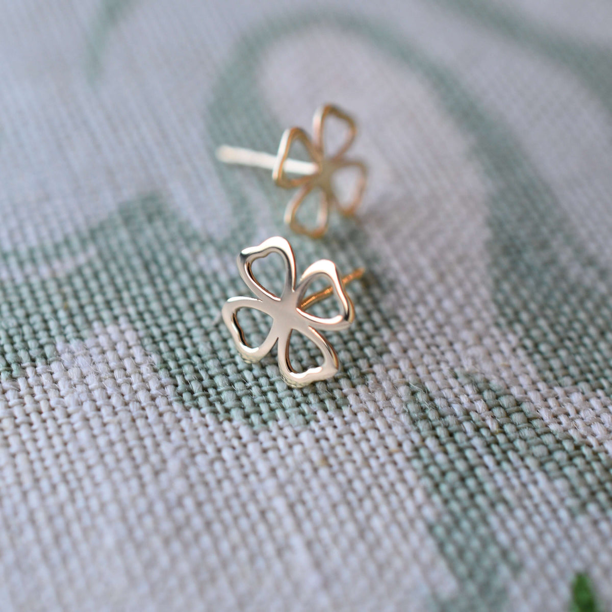 Clover Stud Earrings in 14k Gold