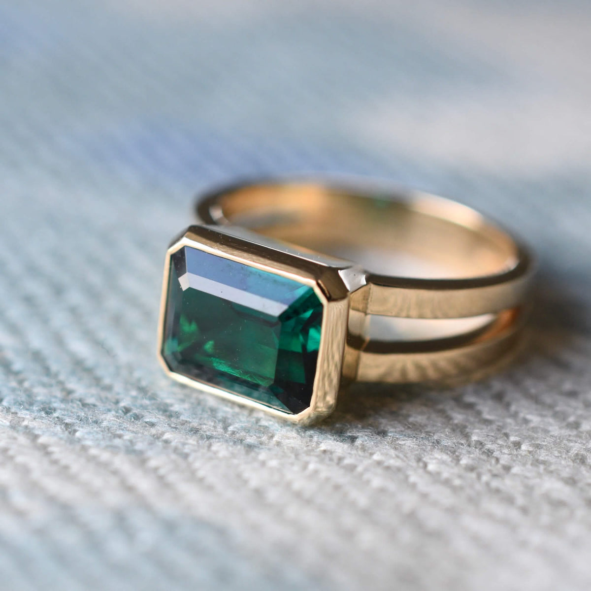 Warren Horizontal Emerald Ring in 14k Gold (May)